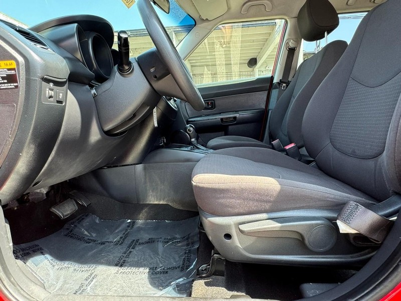 Kia Soul Vehicle Full-screen Gallery Image 14