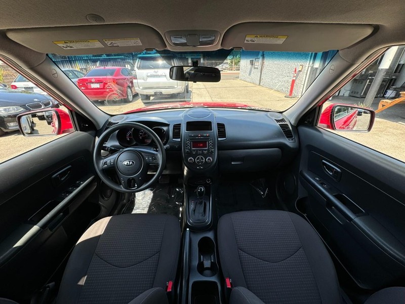 Kia Soul Vehicle Full-screen Gallery Image 17