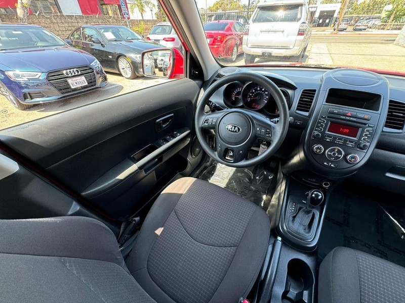 Kia Soul Vehicle Full-screen Gallery Image 18