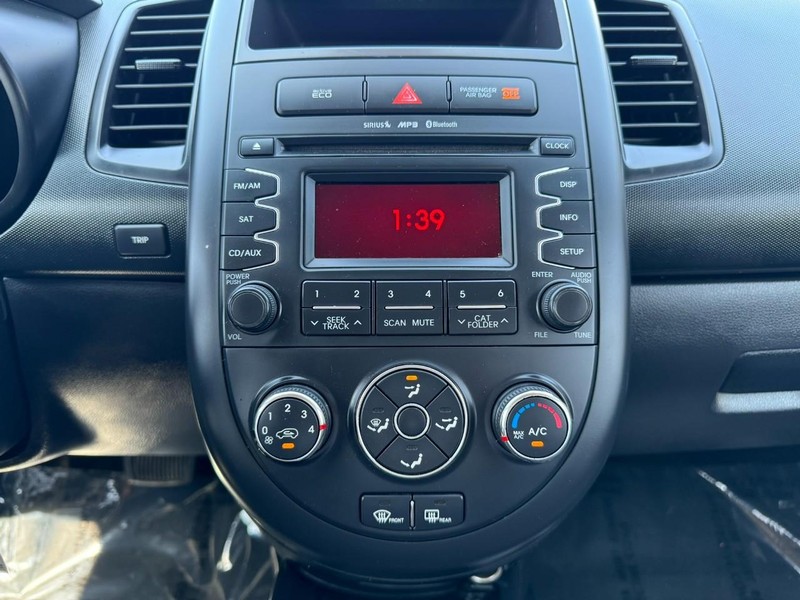 Kia Soul Vehicle Full-screen Gallery Image 21