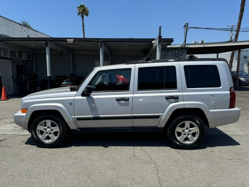 Jeep Commander Vehicle Full-screen Gallery Image 02