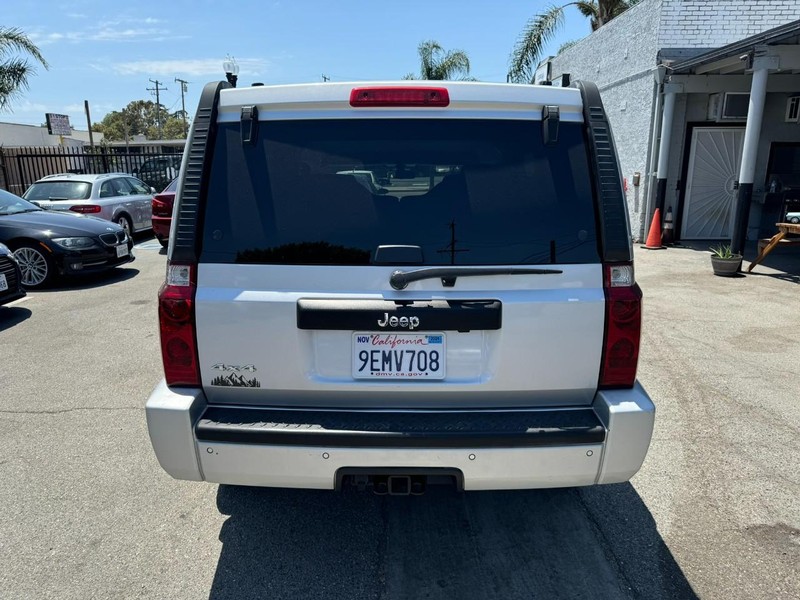 Jeep Commander Vehicle Full-screen Gallery Image 04