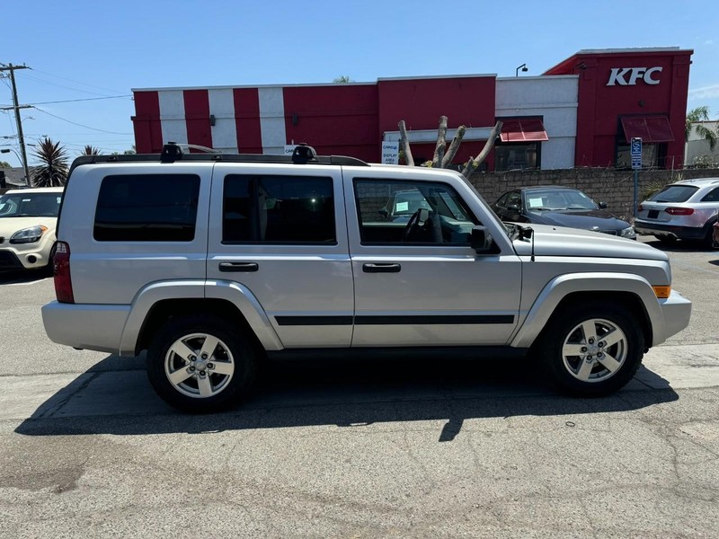 Jeep Commander Vehicle Full-screen Gallery Image 06