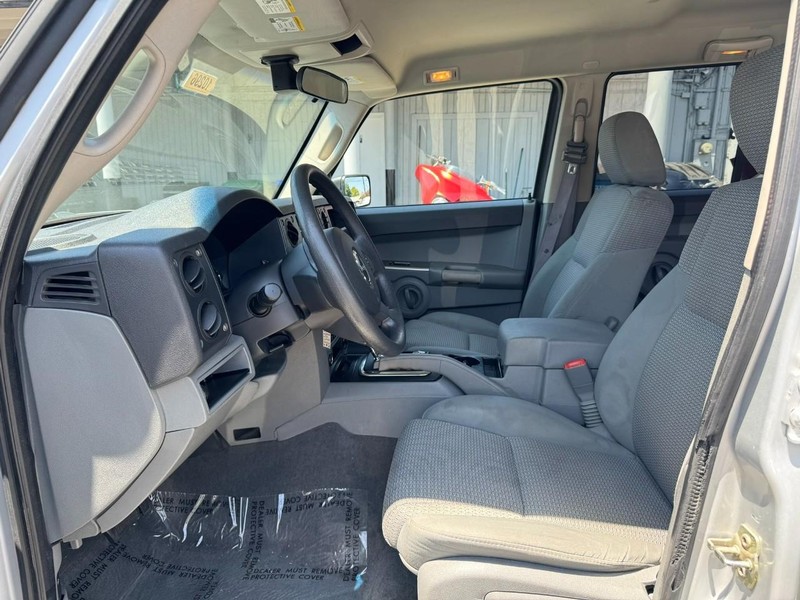 Jeep Commander Vehicle Full-screen Gallery Image 10