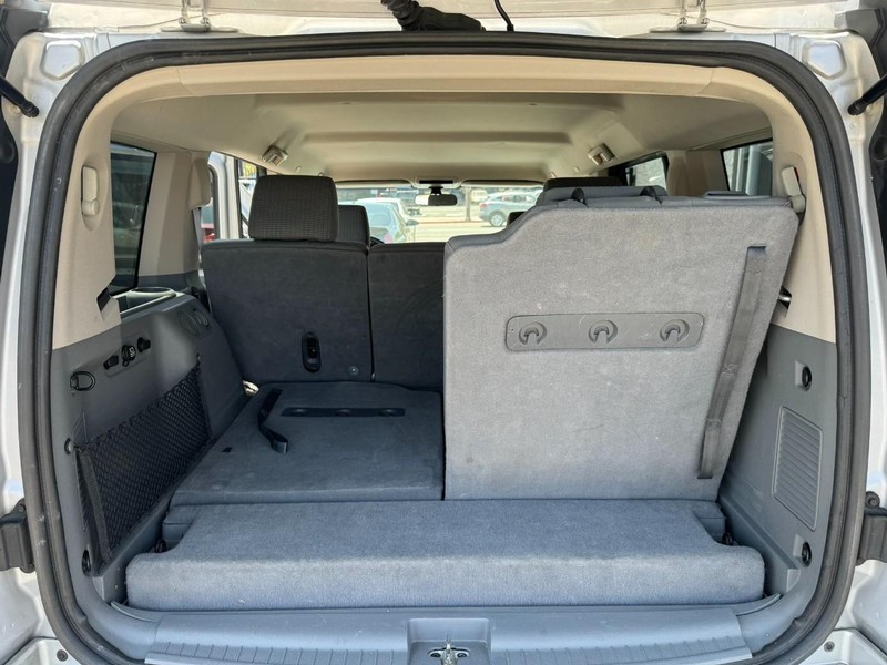 Jeep Commander Vehicle Full-screen Gallery Image 13