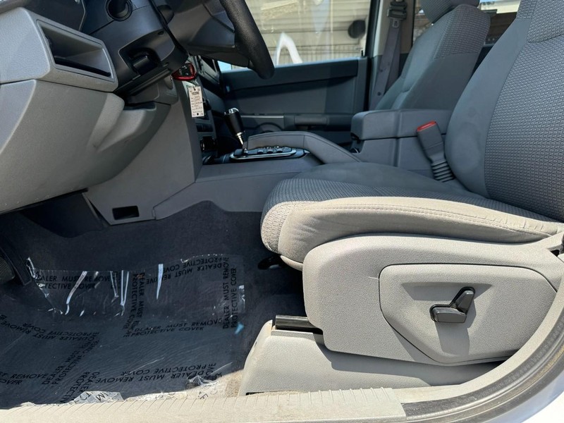 Jeep Commander Vehicle Full-screen Gallery Image 15