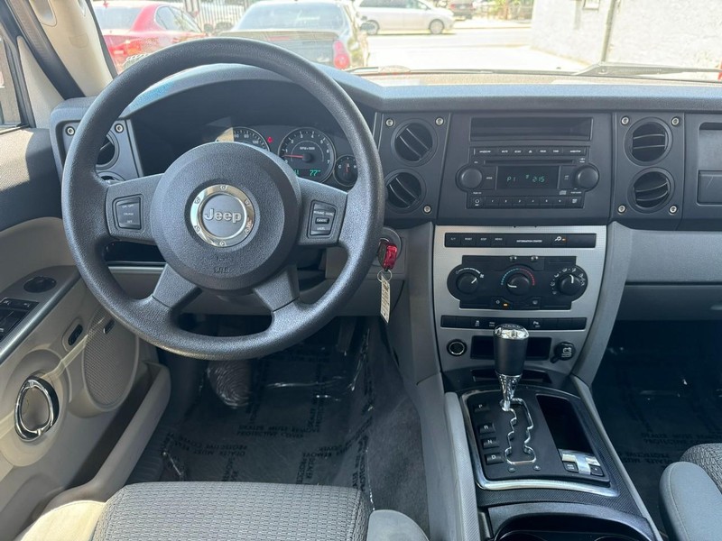 Jeep Commander Vehicle Full-screen Gallery Image 20