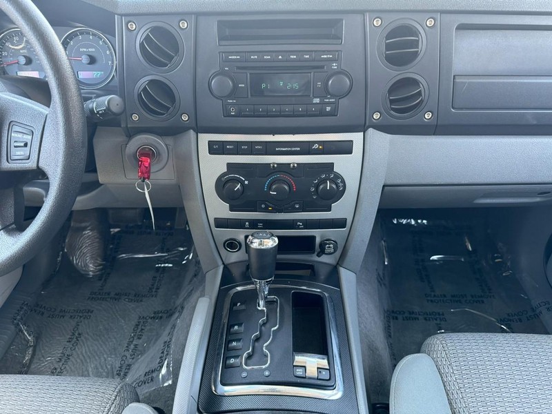 Jeep Commander Vehicle Full-screen Gallery Image 21