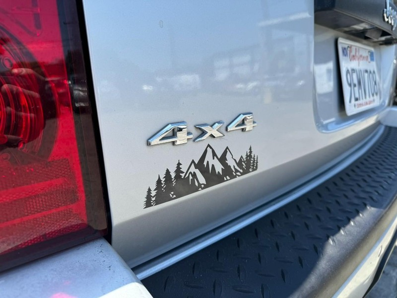 Jeep Commander Vehicle Full-screen Gallery Image 26