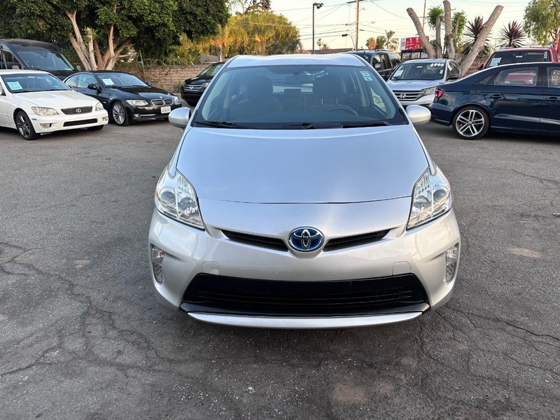 Toyota Prius Vehicle Full-screen Gallery Image 08