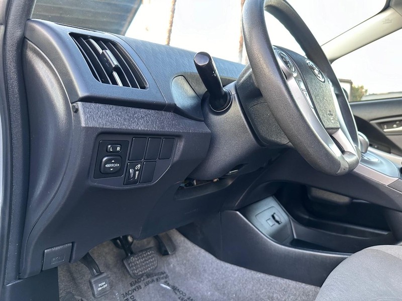 Toyota Prius Vehicle Full-screen Gallery Image 21