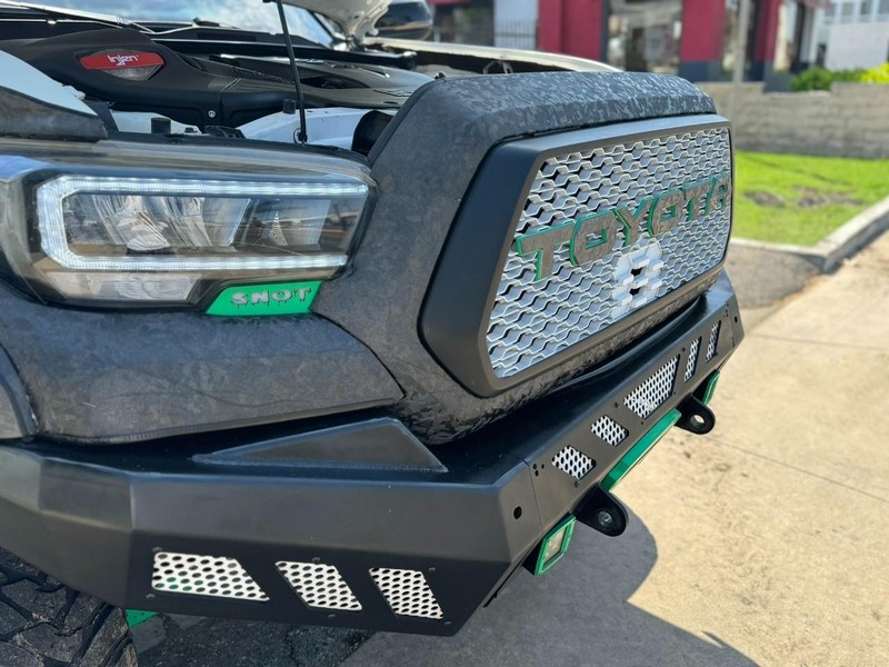 Toyota Tacoma 4WD Vehicle Full-screen Gallery Image 34