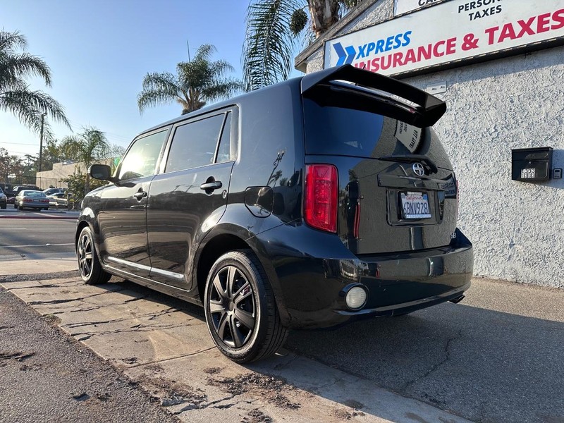 Scion xB Vehicle Full-screen Gallery Image 03