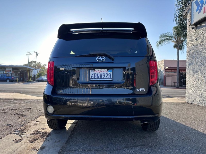 Scion xB Vehicle Full-screen Gallery Image 04