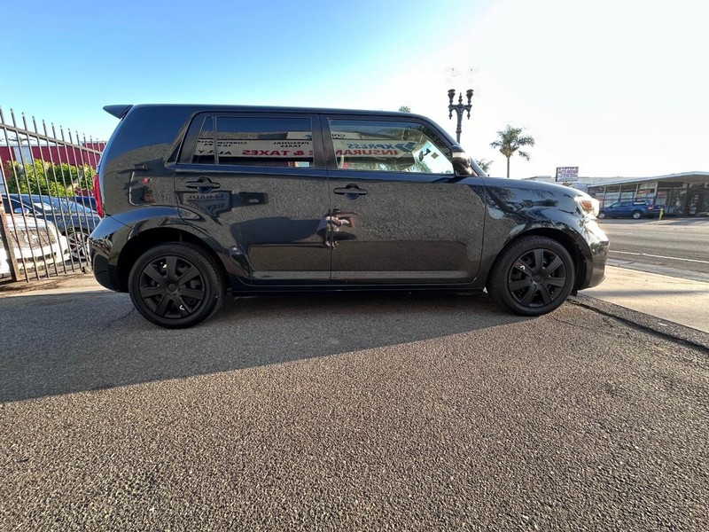 Scion xB Vehicle Full-screen Gallery Image 06