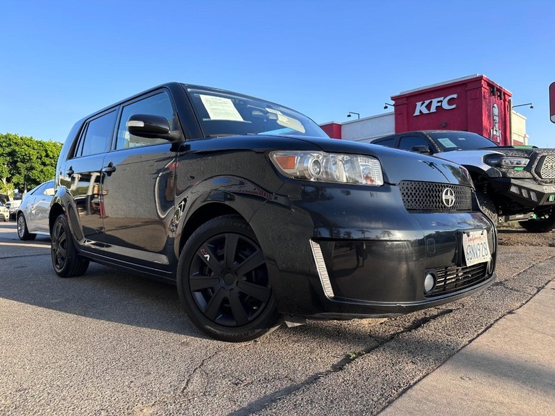 Scion xB Vehicle Full-screen Gallery Image 07