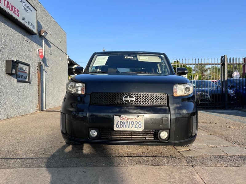 Scion xB Vehicle Full-screen Gallery Image 08