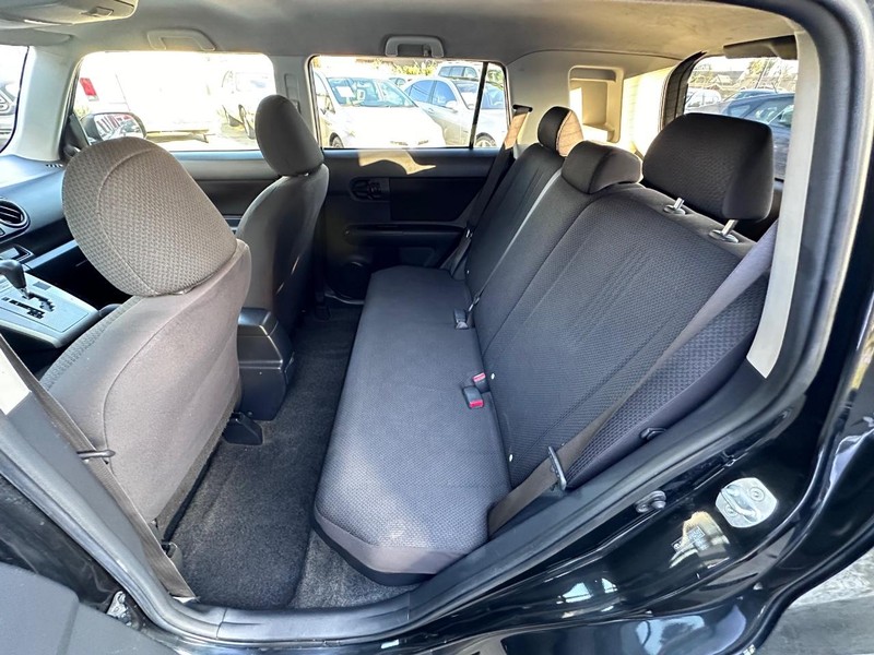 Scion xB Vehicle Full-screen Gallery Image 13