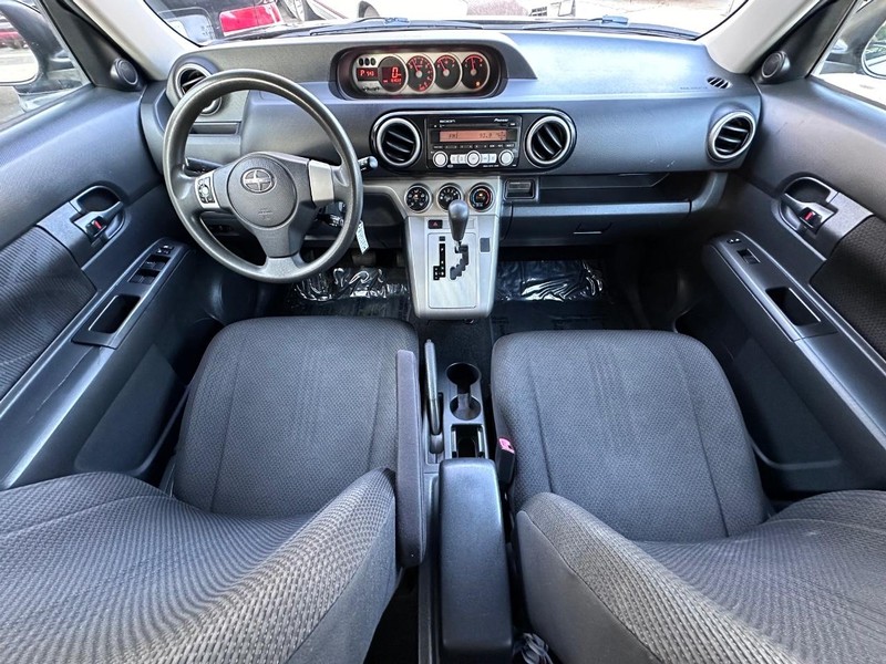 Scion xB Vehicle Full-screen Gallery Image 15