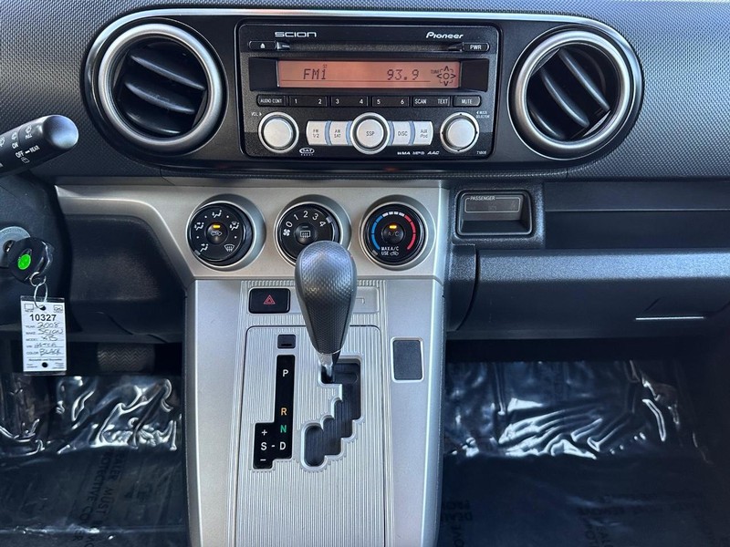 Scion xB Vehicle Full-screen Gallery Image 20