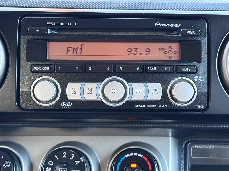 Scion xB Vehicle Full-screen Gallery Image 21