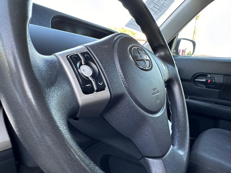 Scion xB Vehicle Full-screen Gallery Image 27
