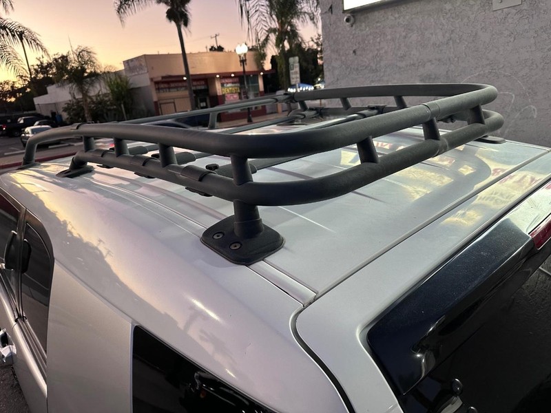 Toyota FJ Cruiser Vehicle Full-screen Gallery Image 12