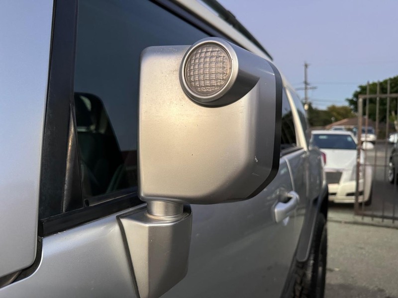 Toyota FJ Cruiser Vehicle Full-screen Gallery Image 13