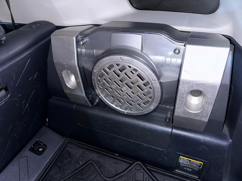 Toyota FJ Cruiser Vehicle Full-screen Gallery Image 20