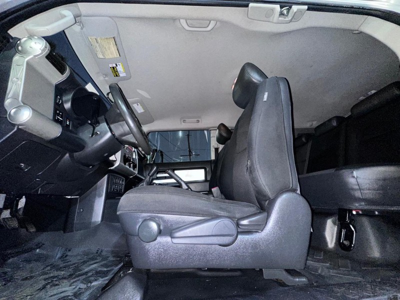 Toyota FJ Cruiser Vehicle Full-screen Gallery Image 28