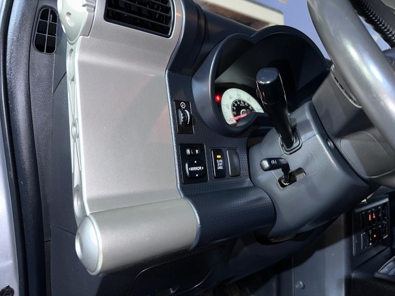 Toyota FJ Cruiser Vehicle Full-screen Gallery Image 29