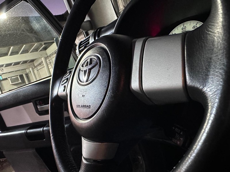 Toyota FJ Cruiser Vehicle Full-screen Gallery Image 31