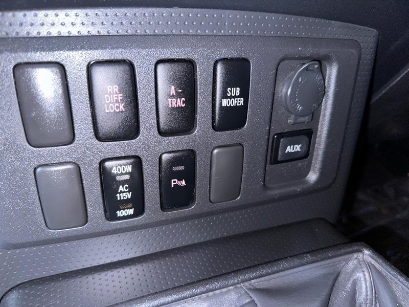 Toyota FJ Cruiser Vehicle Full-screen Gallery Image 32