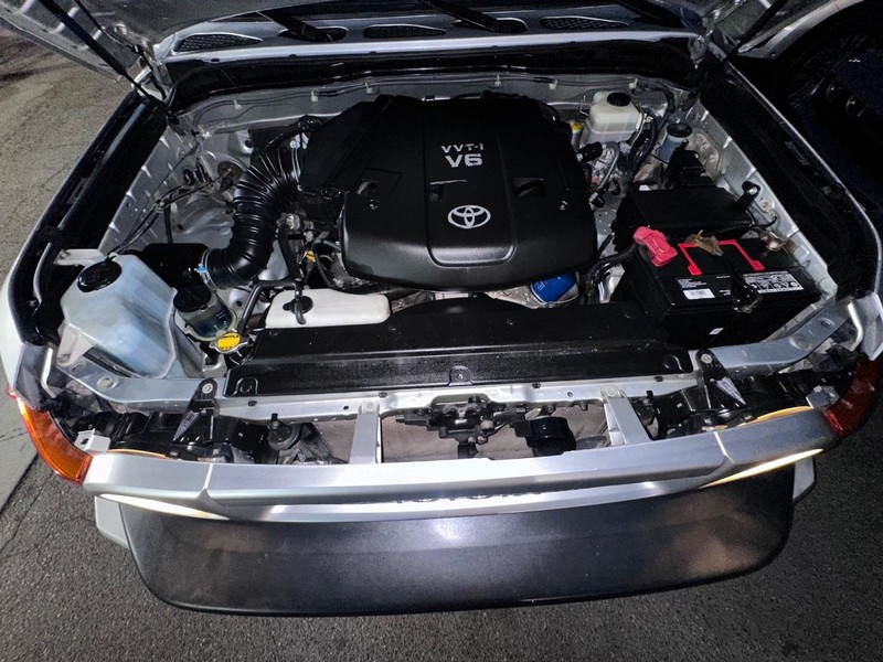 Toyota FJ Cruiser Vehicle Full-screen Gallery Image 33