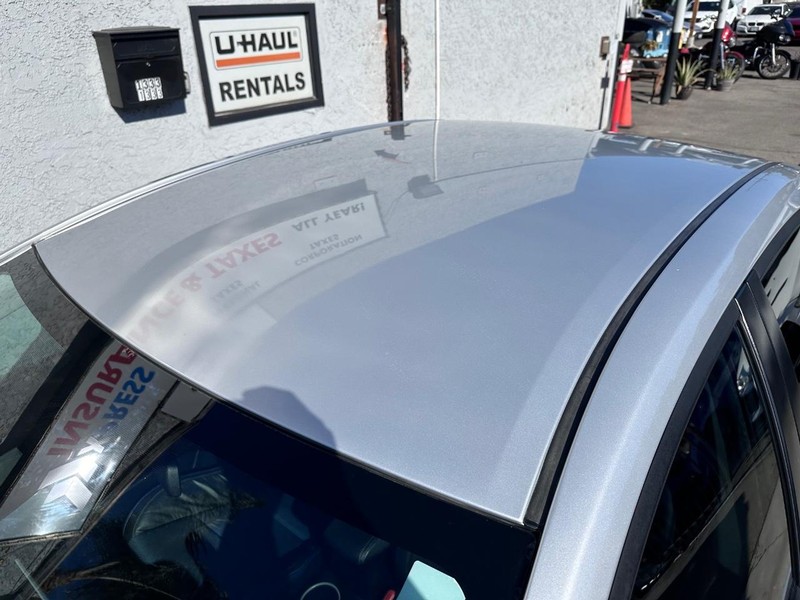 Toyota Corolla Vehicle Full-screen Gallery Image 09