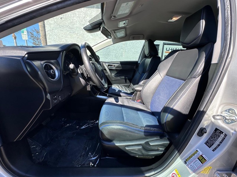 Toyota Corolla Vehicle Full-screen Gallery Image 13