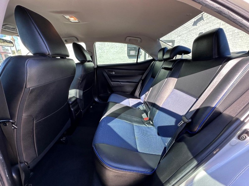 Toyota Corolla Vehicle Full-screen Gallery Image 14