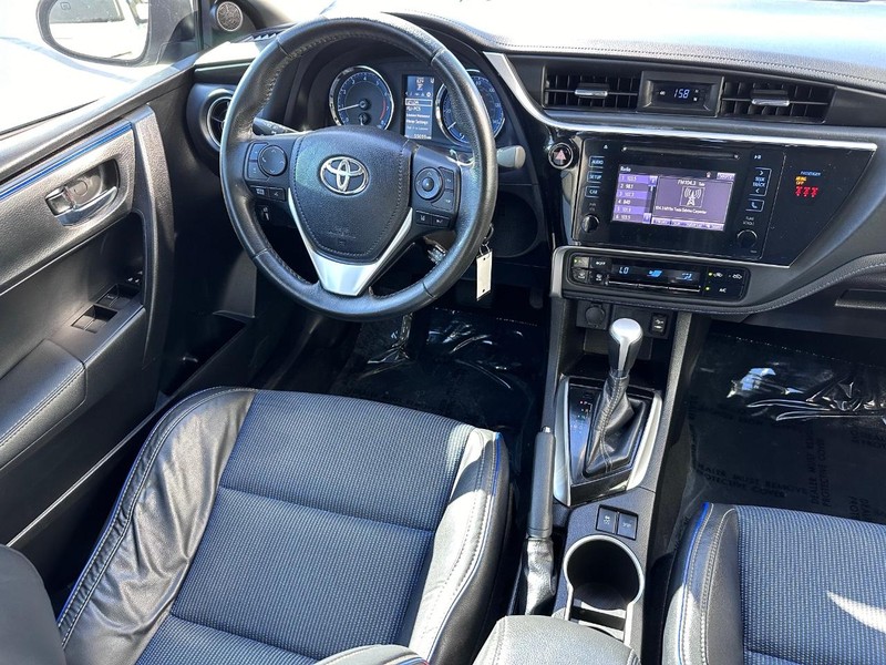 Toyota Corolla Vehicle Full-screen Gallery Image 16