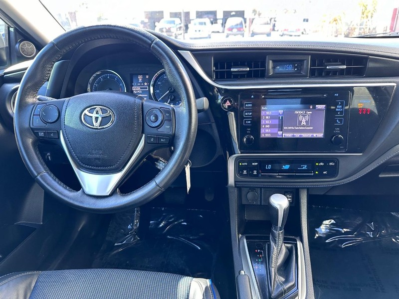 Toyota Corolla Vehicle Full-screen Gallery Image 18