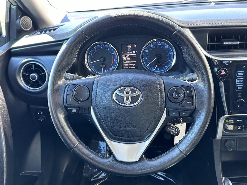 Toyota Corolla Vehicle Full-screen Gallery Image 19