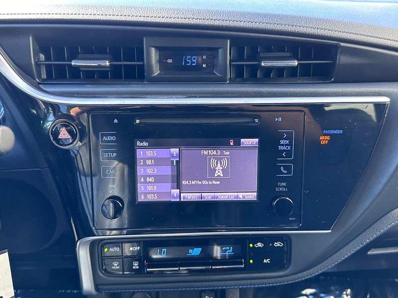 Toyota Corolla Vehicle Full-screen Gallery Image 20