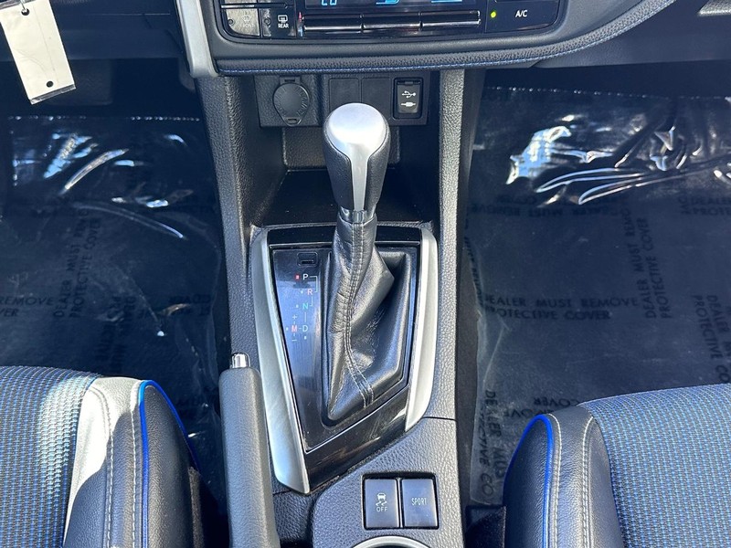 Toyota Corolla Vehicle Full-screen Gallery Image 21