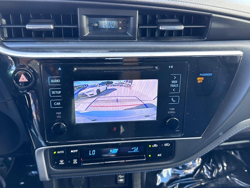 Toyota Corolla Vehicle Full-screen Gallery Image 27