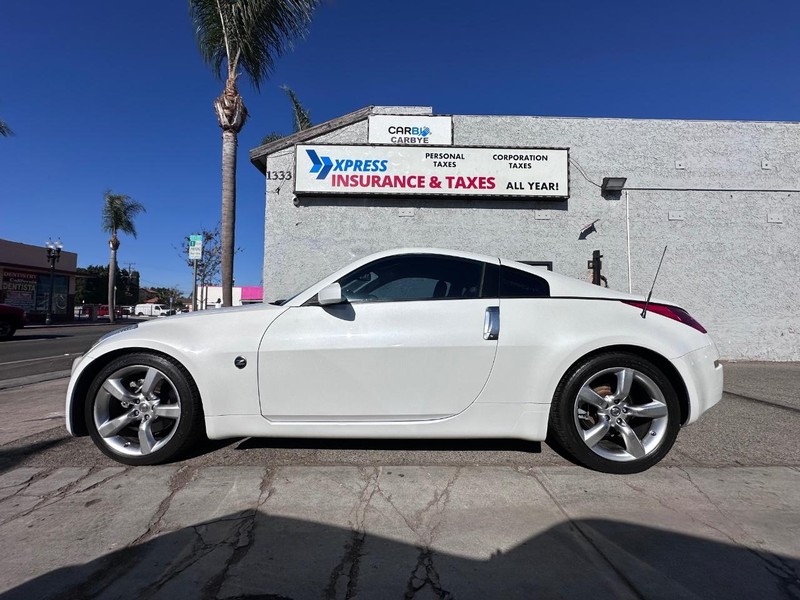 Nissan 350Z Vehicle Full-screen Gallery Image 02