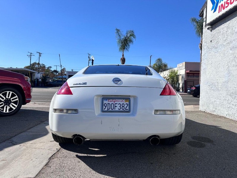 Nissan 350Z Vehicle Full-screen Gallery Image 04