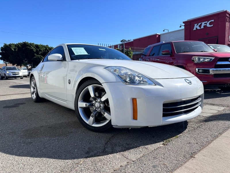 Nissan 350Z Vehicle Full-screen Gallery Image 07