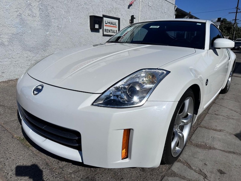 Nissan 350Z Vehicle Full-screen Gallery Image 10