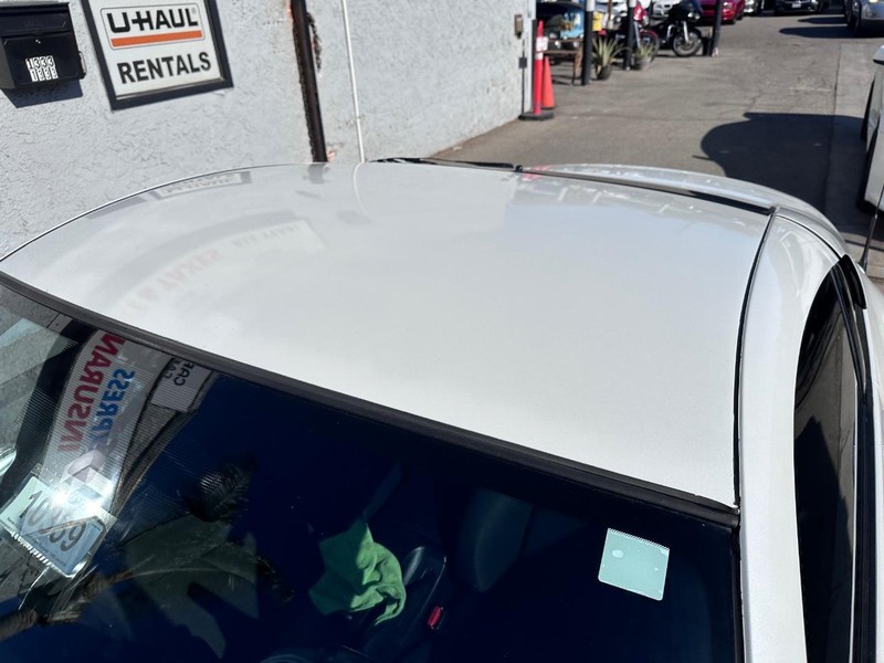 Nissan 350Z Vehicle Full-screen Gallery Image 11