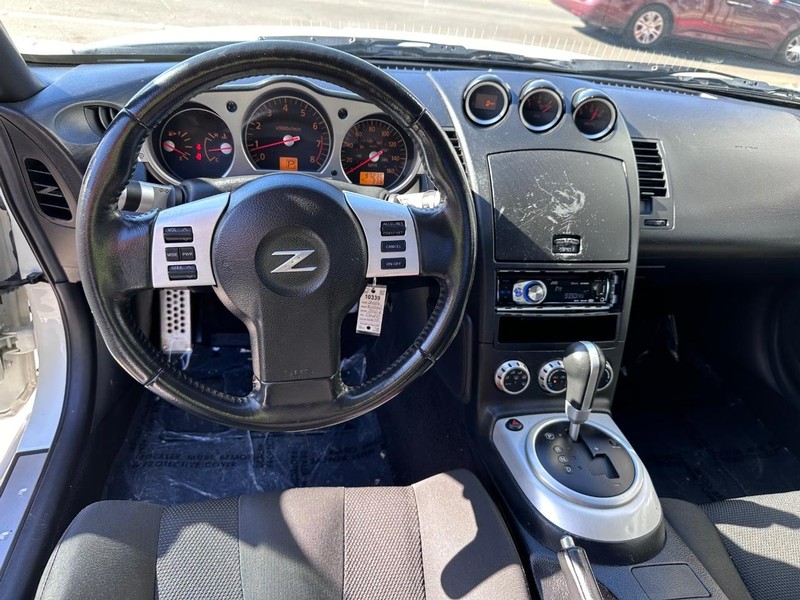 Nissan 350Z Vehicle Full-screen Gallery Image 20