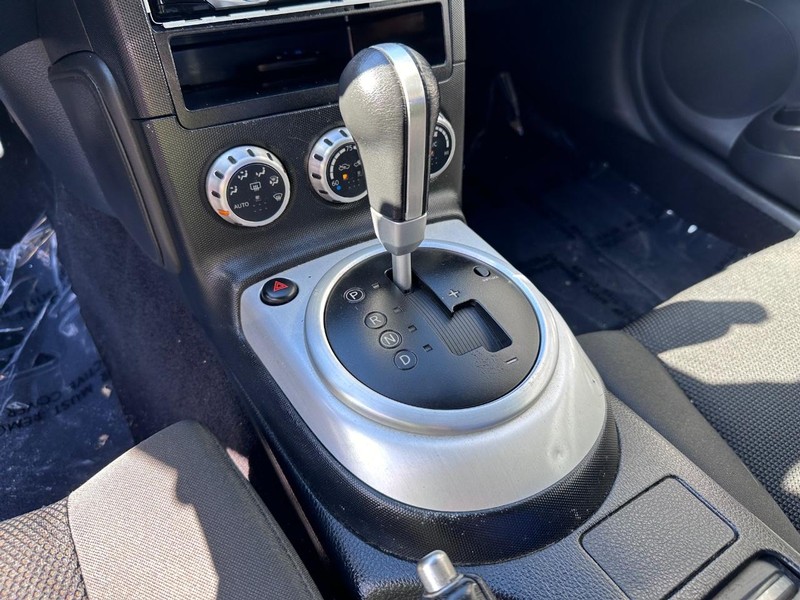 Nissan 350Z Vehicle Full-screen Gallery Image 22